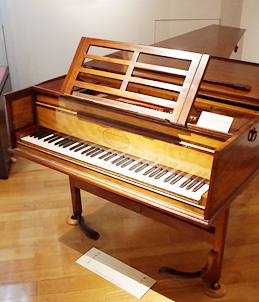写真：18世紀後期のピアノ