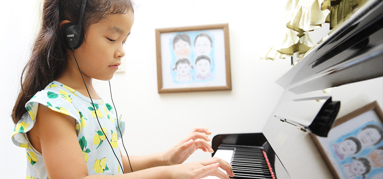 写真：ピアノに消音機能を付けたい。