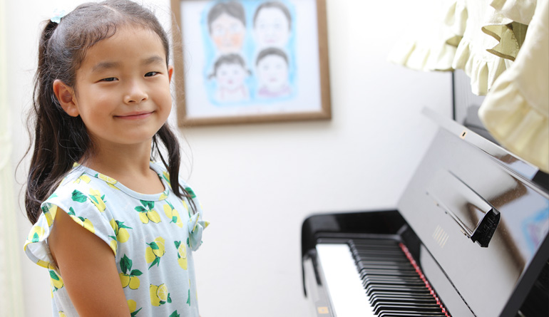 写真：最初は電子ピアノを検討していましたが、生ピアノの音色を聞いて衝撃を受けました。